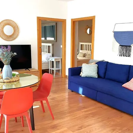 Very Centric Apartment, Lightful, Well Equipped And Decorated, With Castle Views, And Besides A Plaza In Old Town Apartment